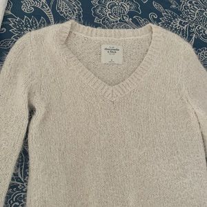 NWOT ABERCROMBIE & FITCH SUPER SOFT CREAM SWEATER SIZE S